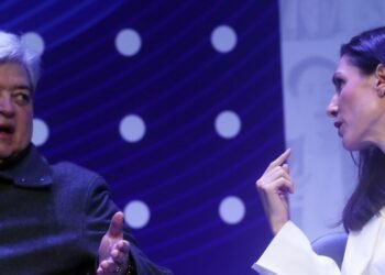 discussão, encontro, confronto;