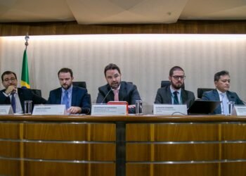 encontros, confrontos, programas;