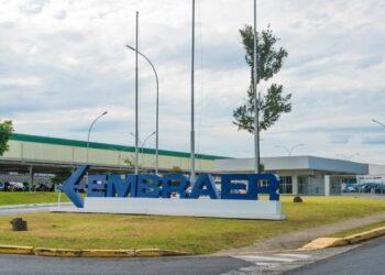 expulsão, deportação, entrega;