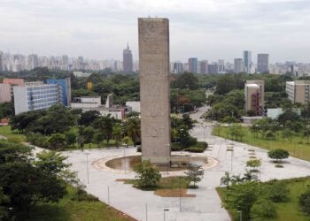 presidente, chefe, líder;