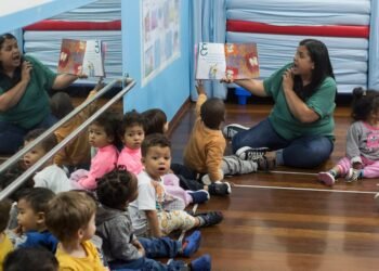 discussão, encontro, confronto;