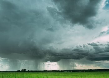 precipitações, tempestades, temporais;