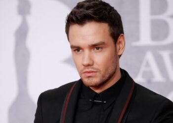 07/11/2024 | 19h51 Polícia argentina prende três suspeitos envolvidos com a morte de Liam Payne Foto: Tolga Akmen/ AFP Encontrou algum erro? Entre em contato Compartilhe: Tudo Sobre Liam Payne - Todos os direitos: @ Estadão